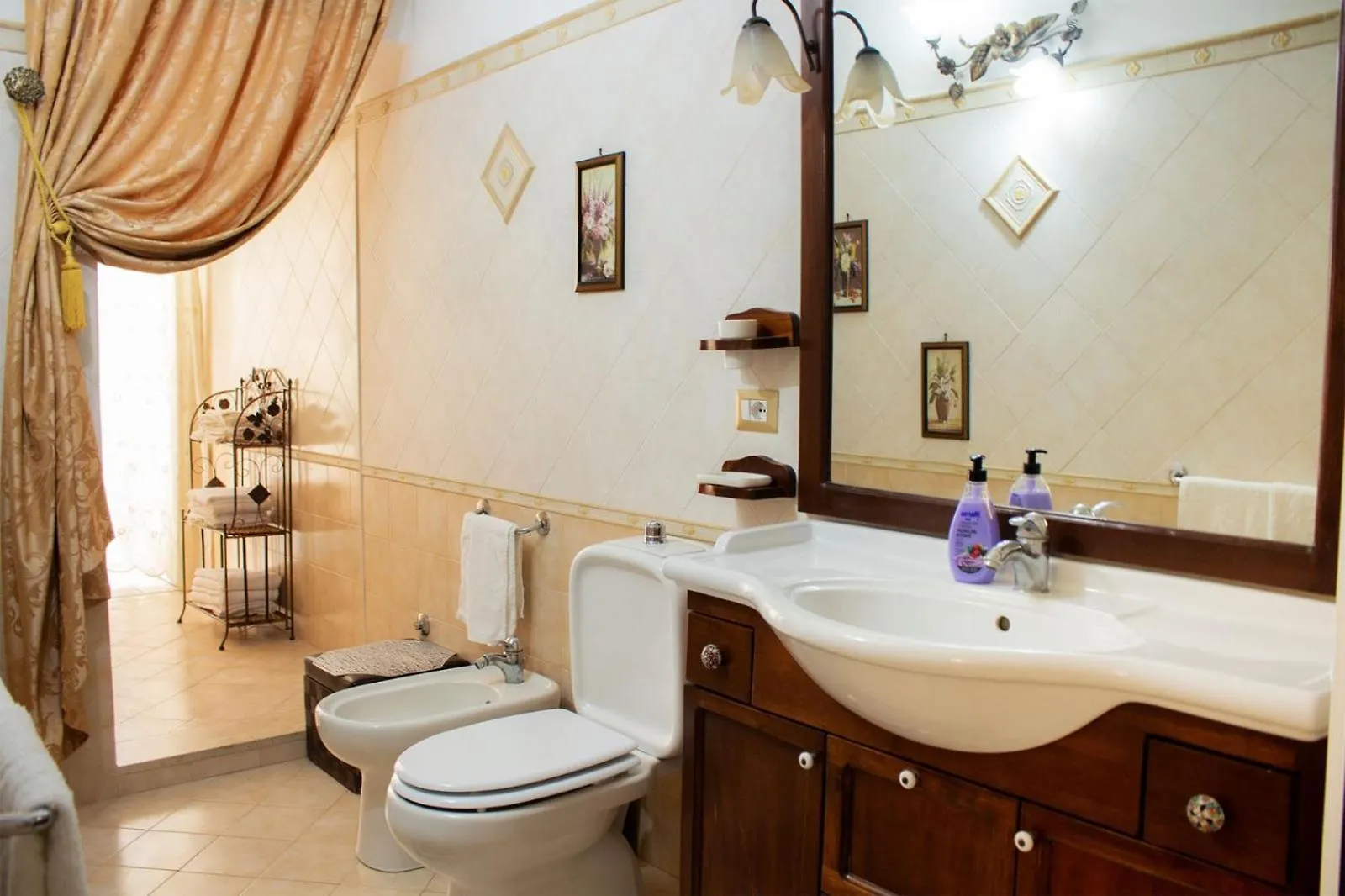 Apartment La Maison Sicula Catania Italy